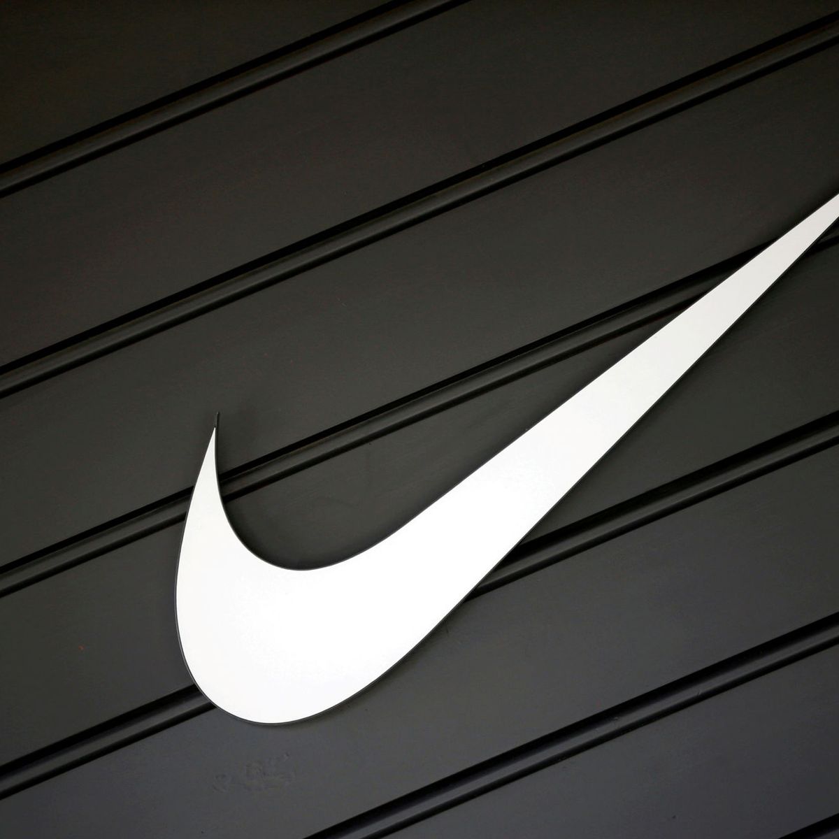 Bruselas a Nike por trato fiscal favorable en Holanda