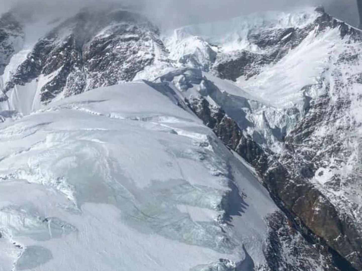 Imágenes del vuelo del helicóptero sobre el K2.