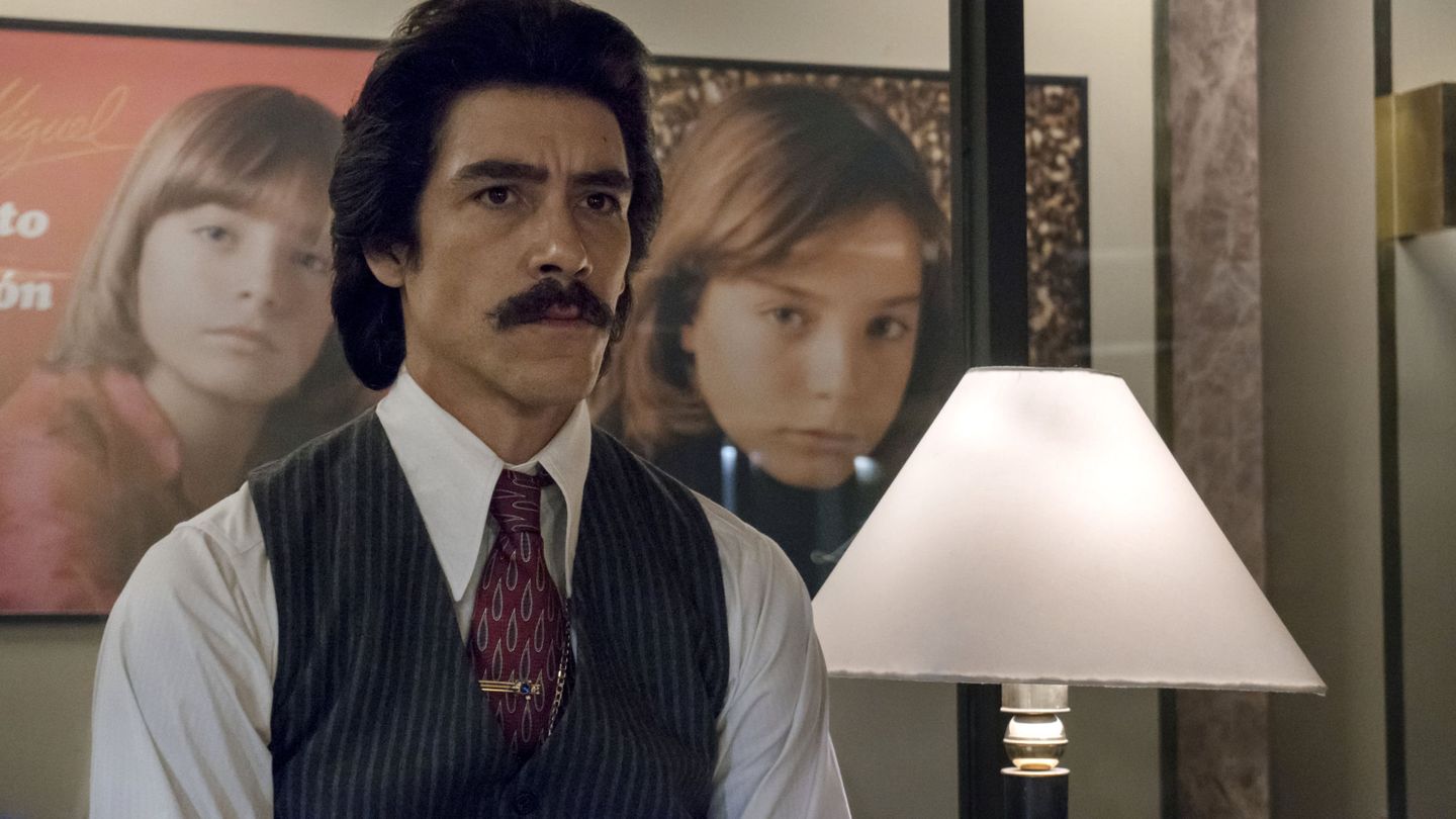Fotograma cedido por Netflix del actor Óscar Jaenada en el papel de Luis Rey. (EFE)