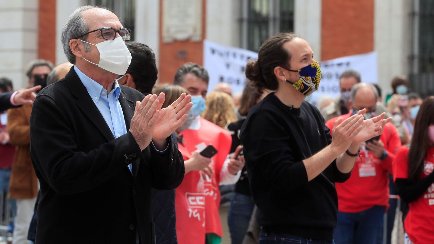 El candidato de Unidas Podemos a la Comunidad de Madrid, Pablo Iglesias (d), y del candidato del PSOE, Ángel Gabilondo (i), participan en la manifestación del Primero de Mayo. (EFE)
