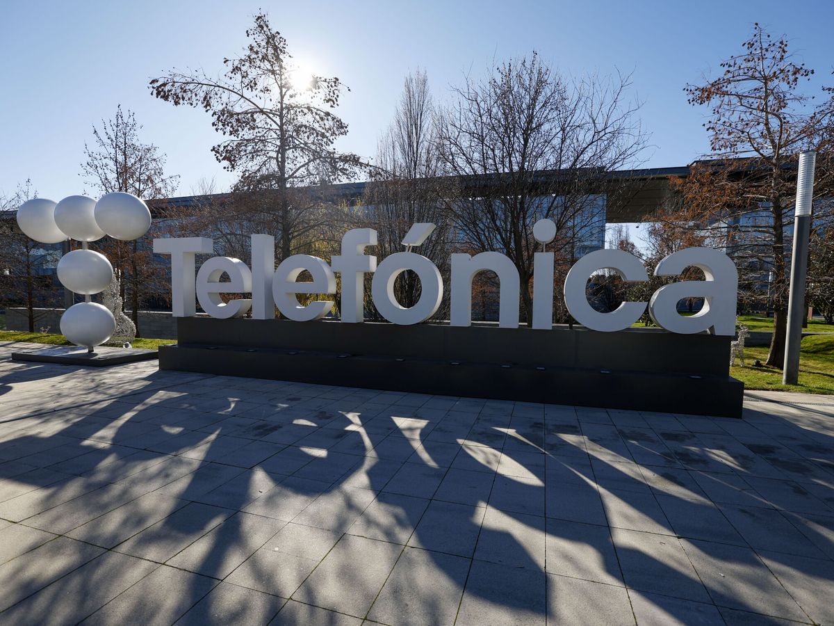 Foto: Logo de Telefónica en su sede de Madrid. (EFE/J.J.Guillén)