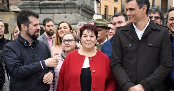 Foto: Pedro Sánchez y el líder del PSOE en Castilla y León, Luis Tudanca, este 12 de mayo en Segovia con la alcaldesa de la ciudad, Clara Luquero. (EFE)