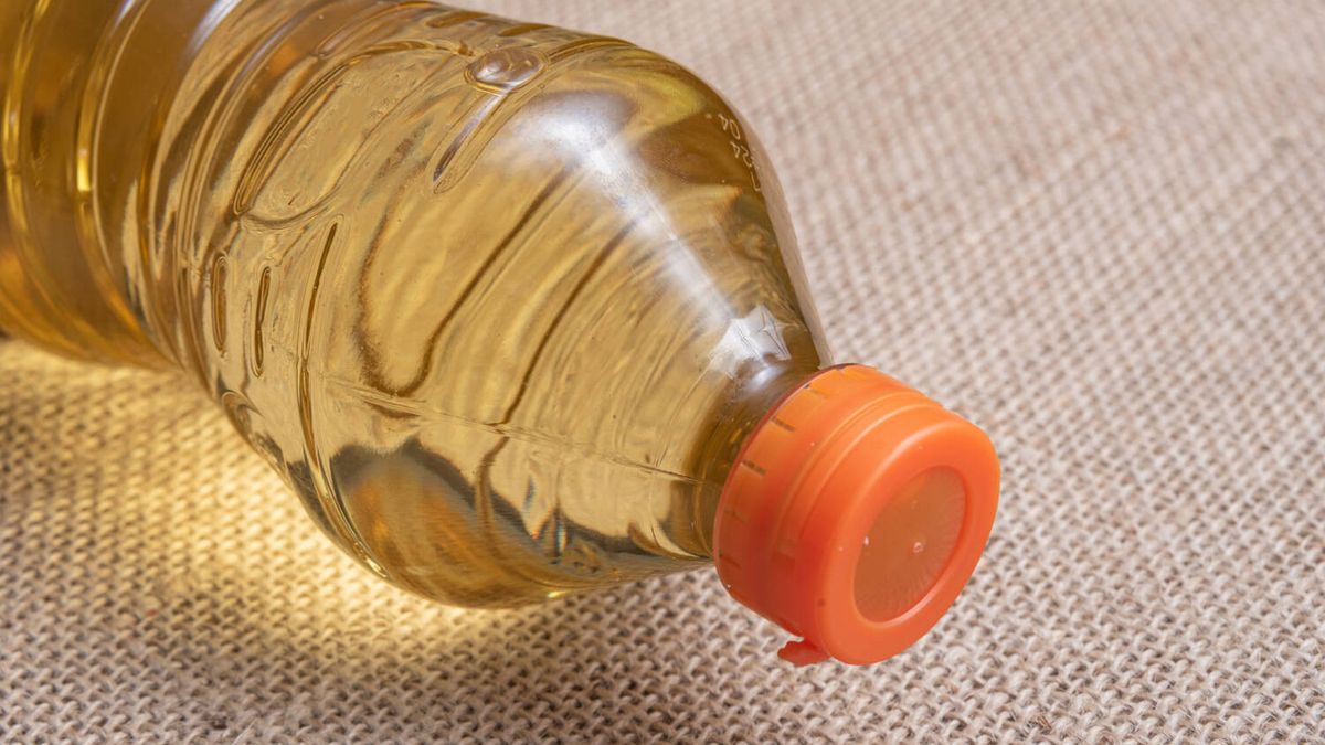 Cómo hacer que tus botellas de aceite dejen de estar pringosas por fuera: el truco que utilizarás seguro
