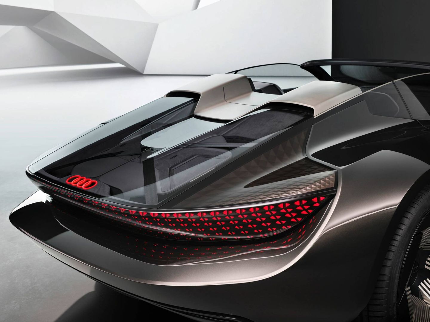 El Skysphere ha sido creado en el Design Studio de Audi en Malibú. Y aunque el coche definitivo no será así, en la marca dicen que podría parecerse bastante.