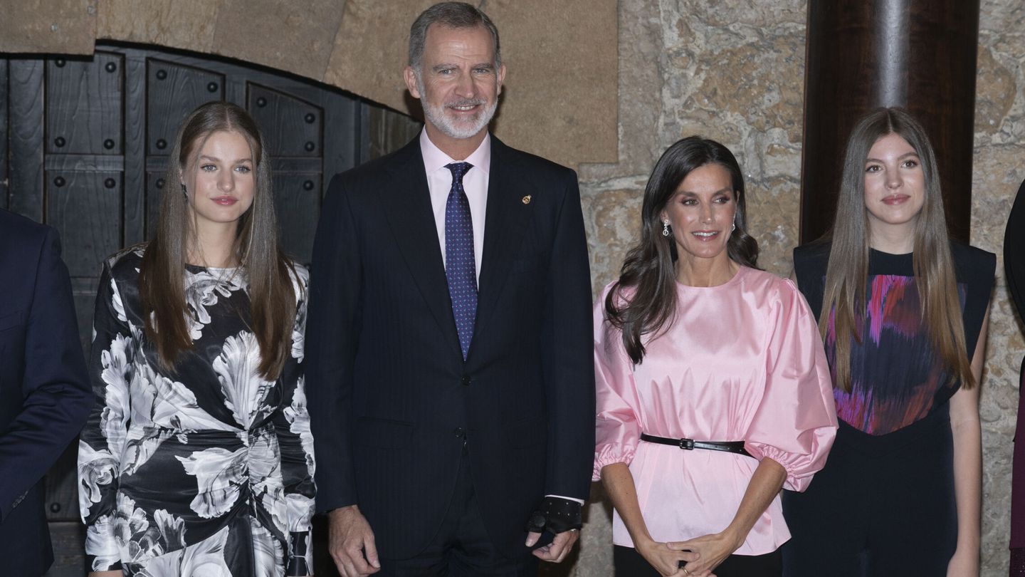 La princesa Leonor, el Rey Felipe VI, la Reina Letizia y la Infanta Sofía a la salida del XXXI Concierto Princesa de Asturias, en el Auditorio de Oviedo. (Europa Press)