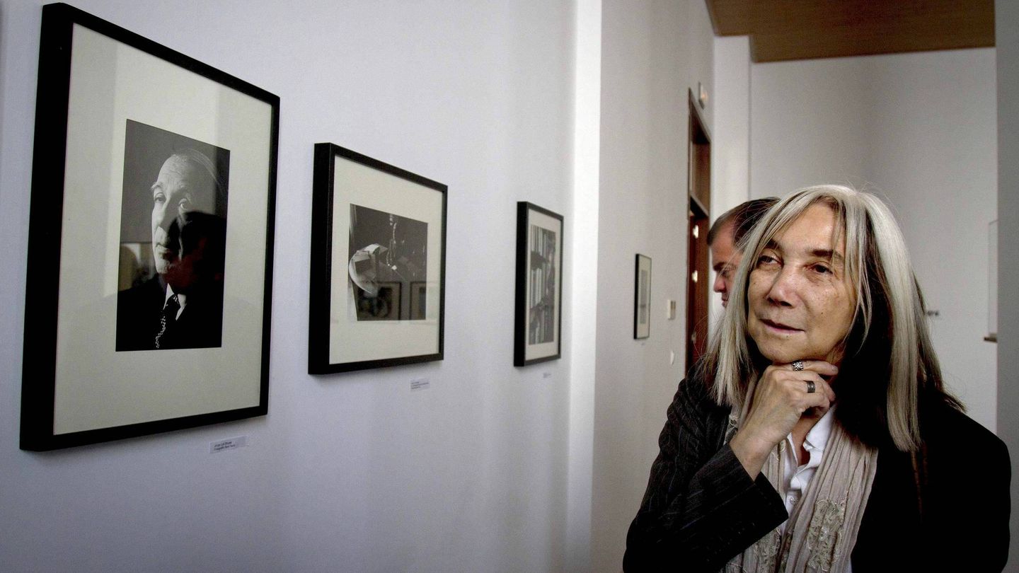 Kodama, visitando una exposición sobre Borges en Cádiz. (EFE)