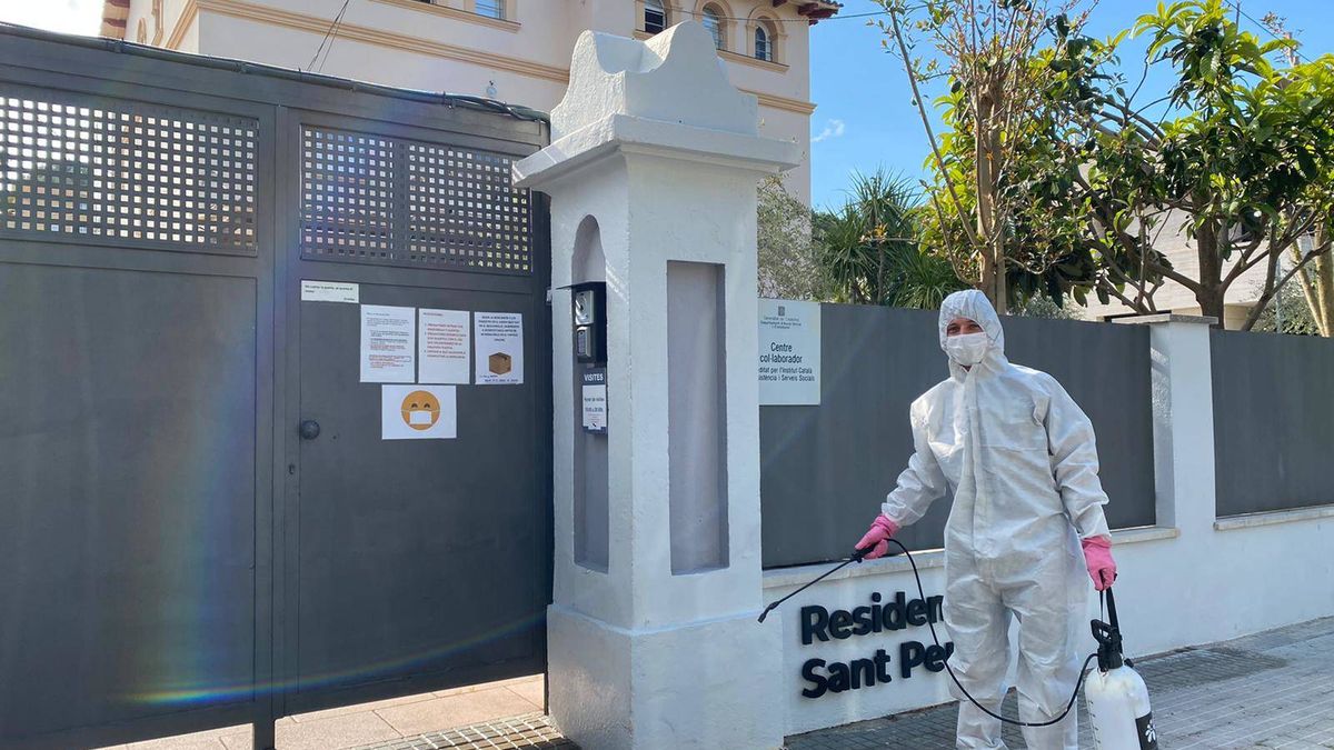 El piloto de MotoGP que desinfecta una residencia de Barcelona: "Ahora te ayudo yo"