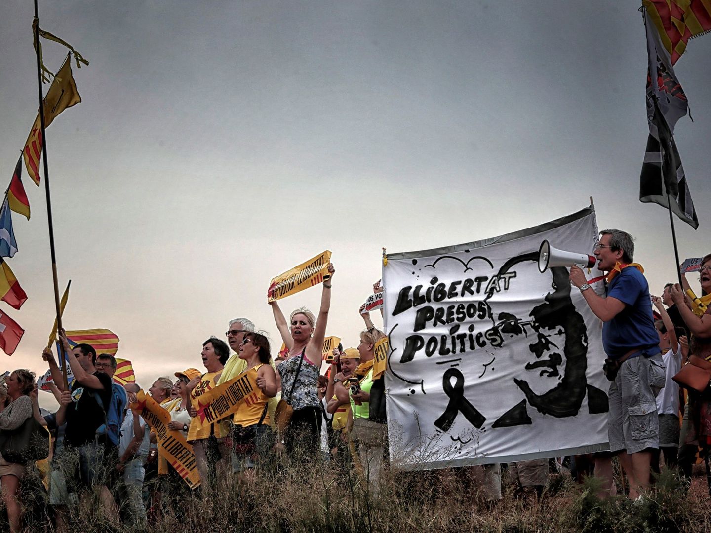 Manifestación por la libertad de los políticos presos en Lledoners. (EFE)