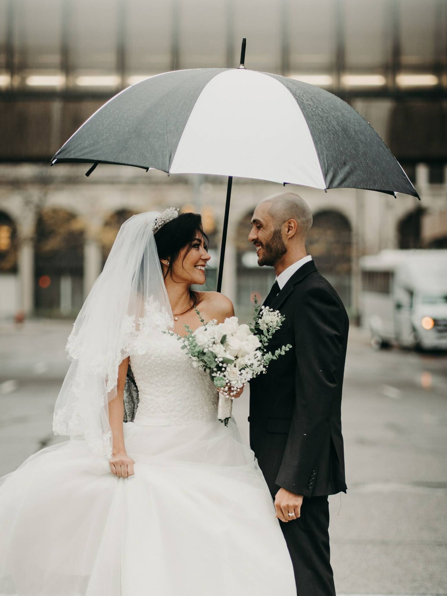 Soluciones para que la lluvia no arruine la boda. (Pexels/ZARA HAMDANE)