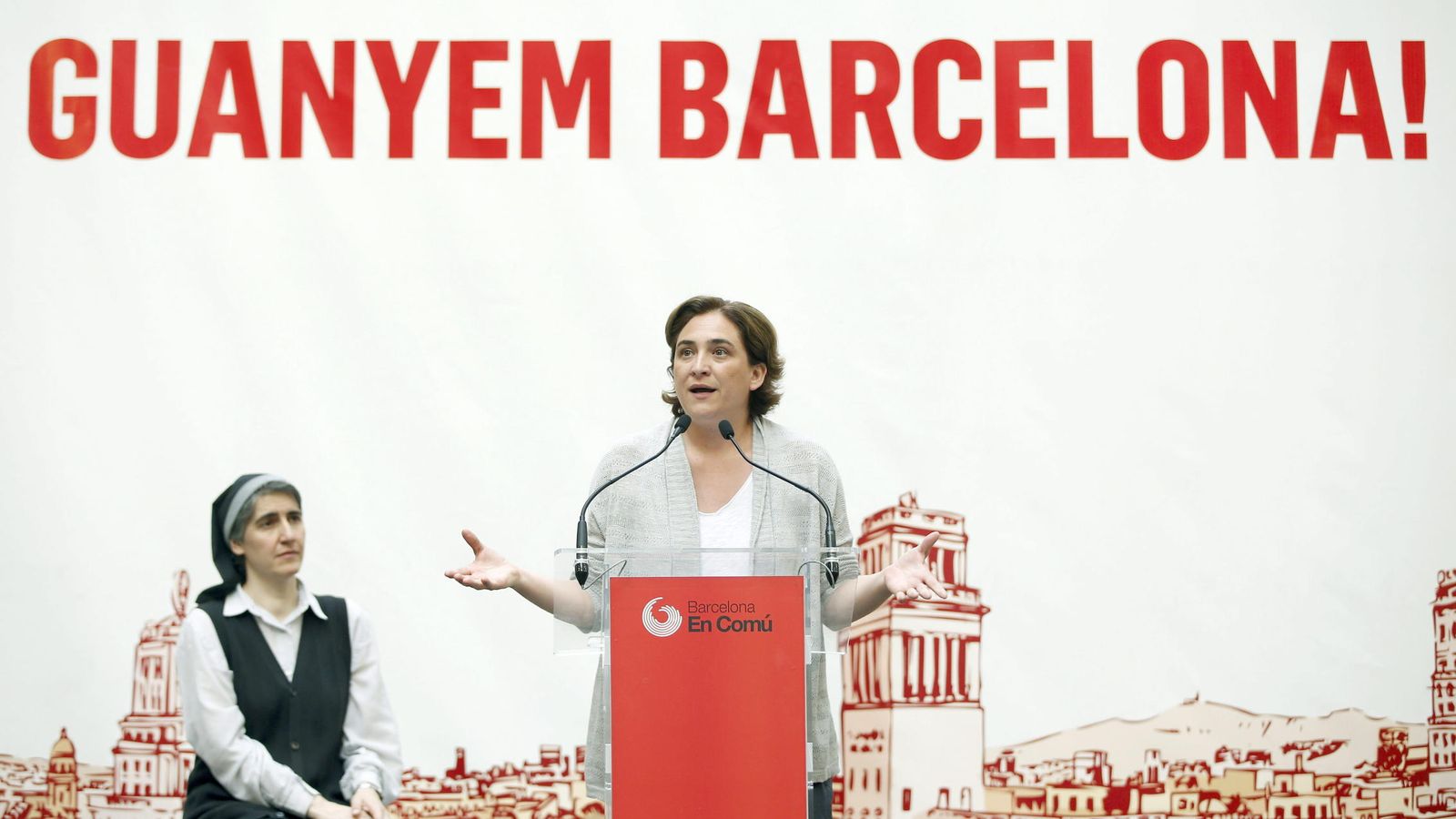 Foto: La alcaldesa de Barcelona, Ada Colau, durante un mitin electoral. (Efe) 