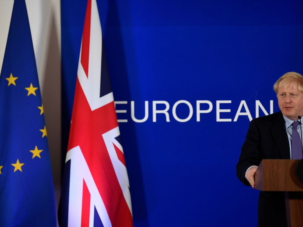 Foto: El 'premier' británico, Boris Johnson, en la rueda de prensa tras el acuerdo en Bruselas. (Reuters)