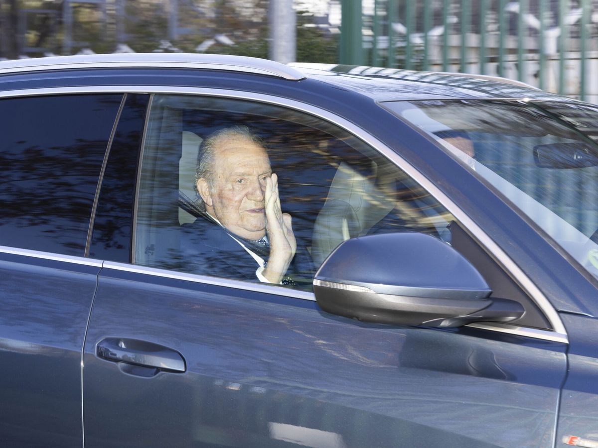 Foto: El rey Juan Carlos y la infanta Cristina llegan a Madrid. (Europa Press/José Velasco)