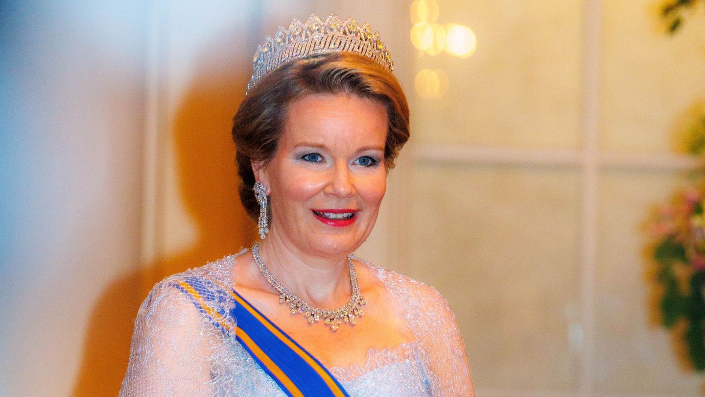 La reina Matilde de Bélgica, luciendo su tiara. (EFE/Olivier Matthys)