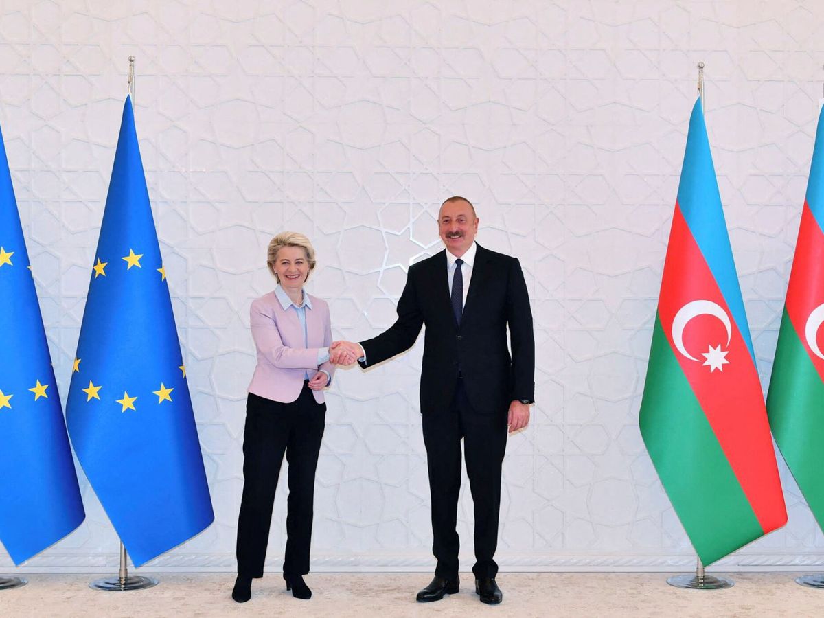 Foto: La presidenta de la Comisión Europea, Ursula von der Leyen, en Azerbaiyán. (REUTERS)