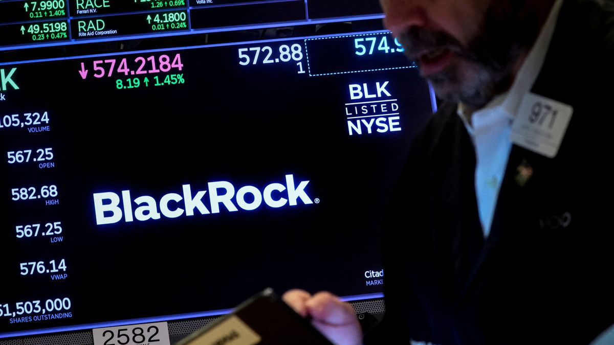 BlackRock emula a otras gestoras y limita las retiradas de dinero de un fondo inmobiliario