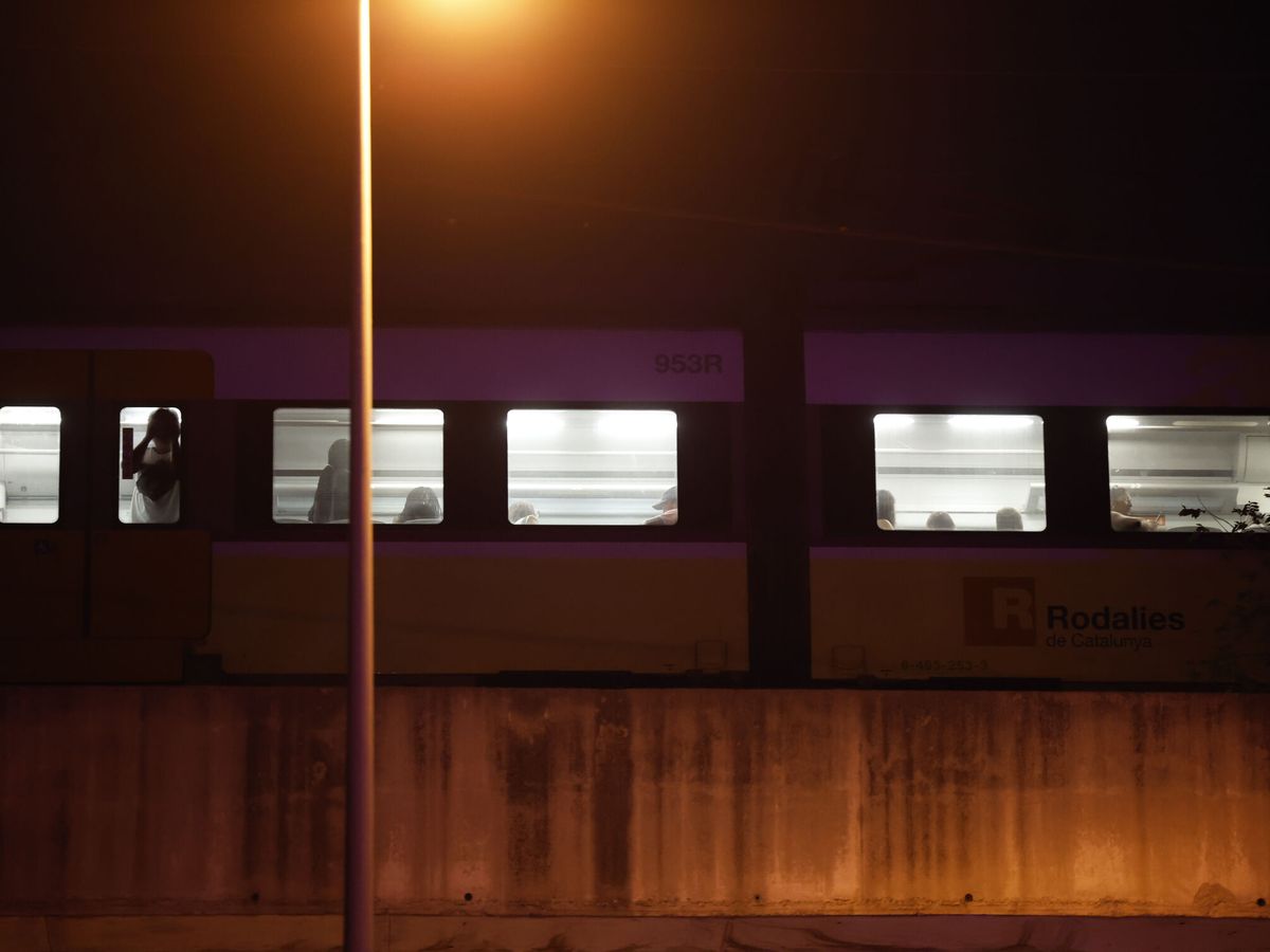 Foto: Cuatro personas han fallecido este domingo por la noche al ser arrolladas por un tren a la altura de Montmeló. (EFE/Alberto Estevez)