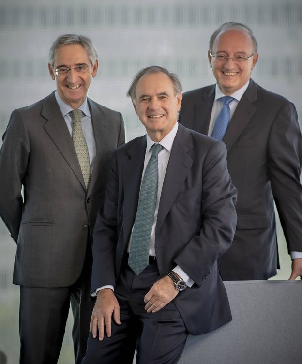 Foto: De izquierda a derecha: Salvador Sánchez-Terán, Luis de Carlos y Jesús Remón.