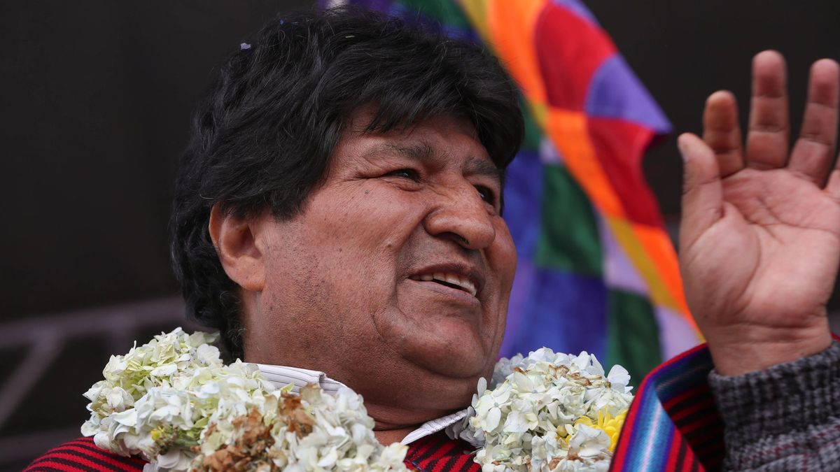 Golpean con una silla a Evo Morales en un encuentro con miembros de su partido