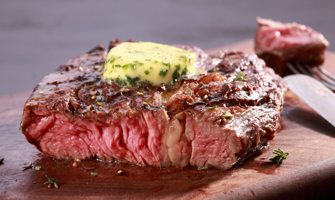 La carne aporta nutrientes necesarios como las proteínas. (Corbis)