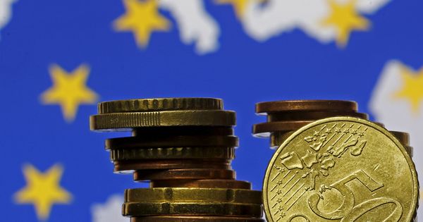 Foto: File photo: euro coins are seen in front of displayed flag and map of european union in this picture illustration taken in zenica