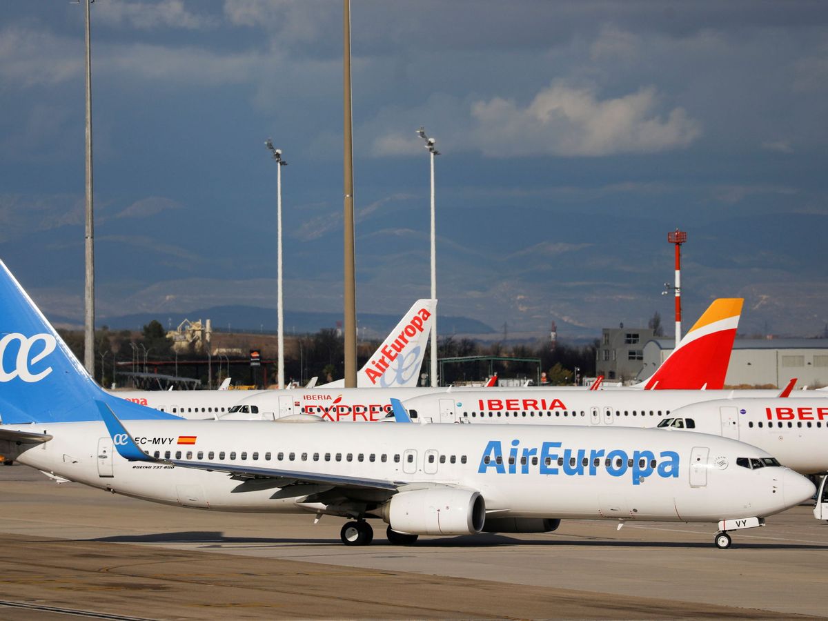 Foto: Un avión de Air Europa, en el aeropuerto Adolfo Suárez Barajas. (Reuters)