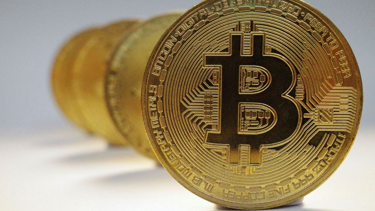 ¿El bitcoin en 100.000 dólares? Goldman Sachs prevé que le coma más terreno al oro 
