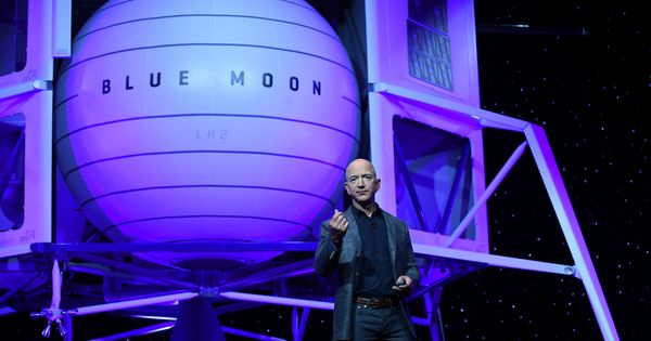 Foto: Jeff Bezos durante la presentación de Blue Moon. (Reuters)