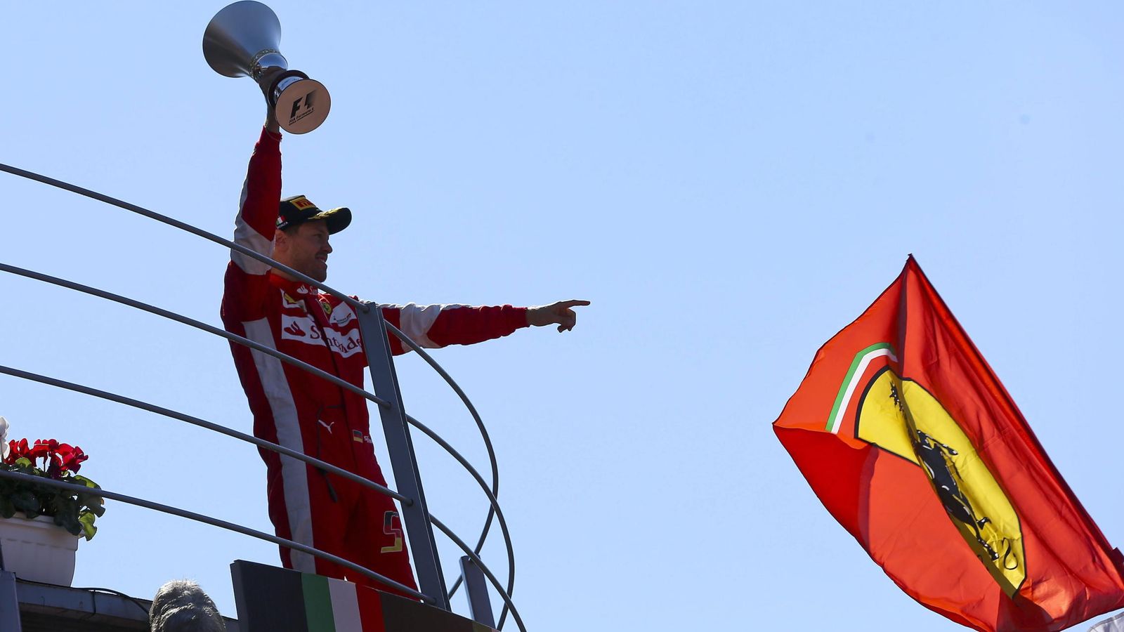 Foto: Vettel, el año pasado en el podio de Monza.