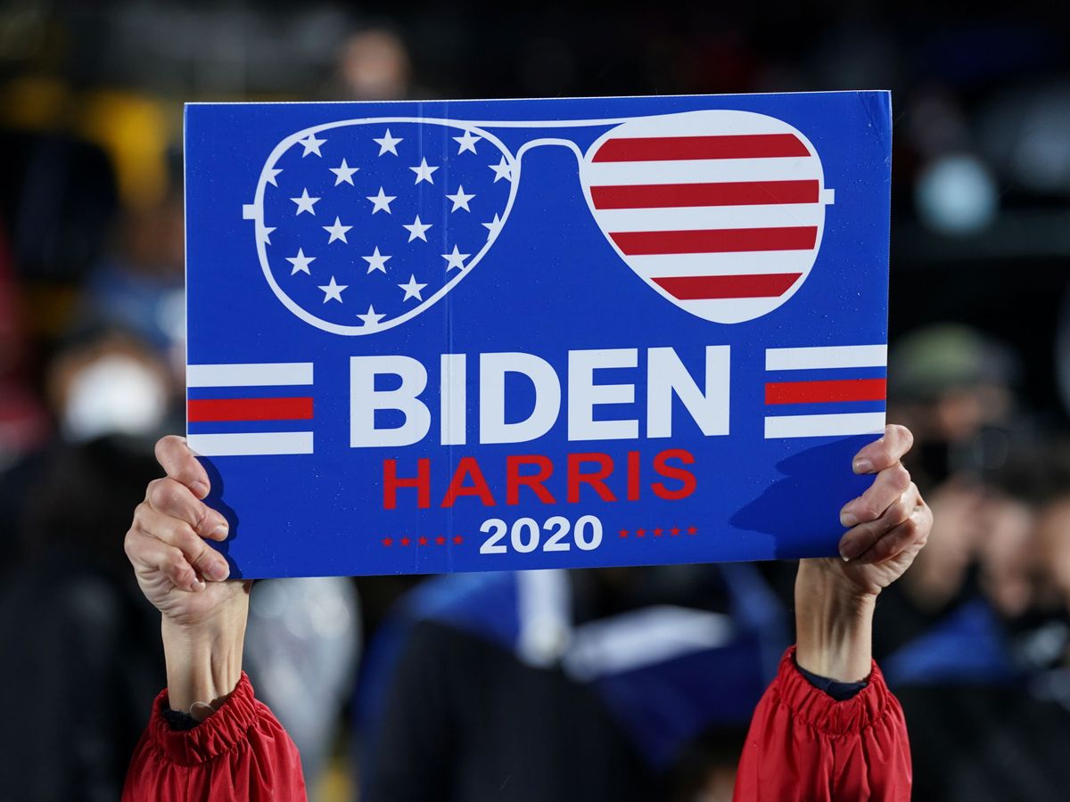 Foto: Cartel de apoyo de la candidatura de Joe Biden, en Filadelfia. (Reuters)