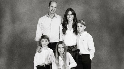 Los príncipes de Gales, Carlos y Camila muestran sus christmas navideños de 2023