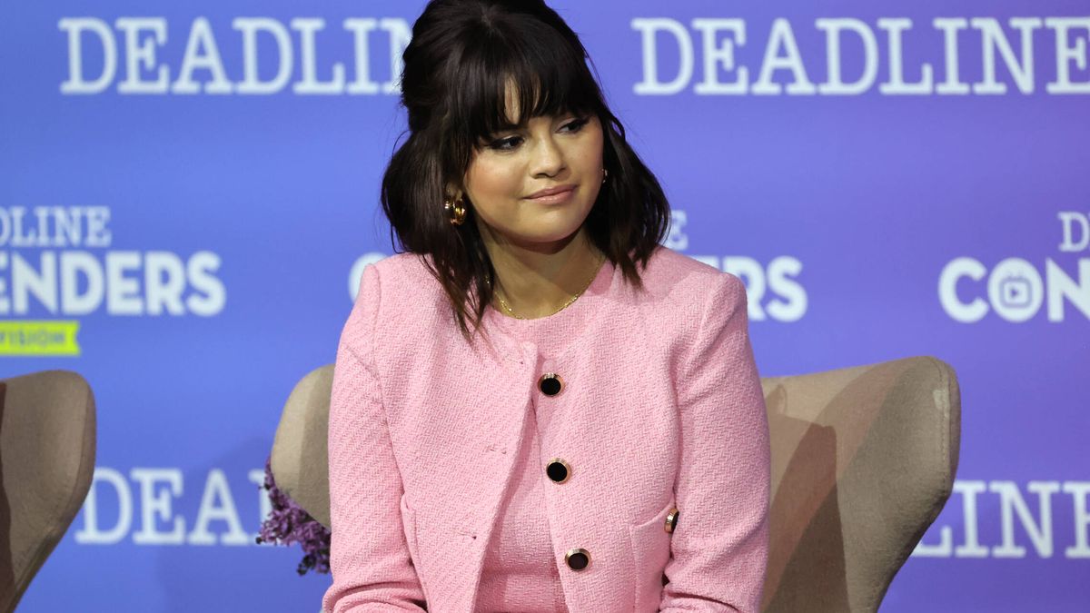 El look rosa de Mango a lo Jackie Kennedy que ha enamorado a Selena Gomez