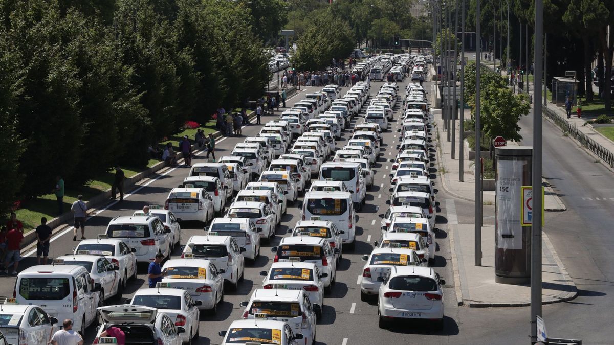 Los taxistas mantienen la huelga indefinida tras no llegar a un acuerdo con Fomento