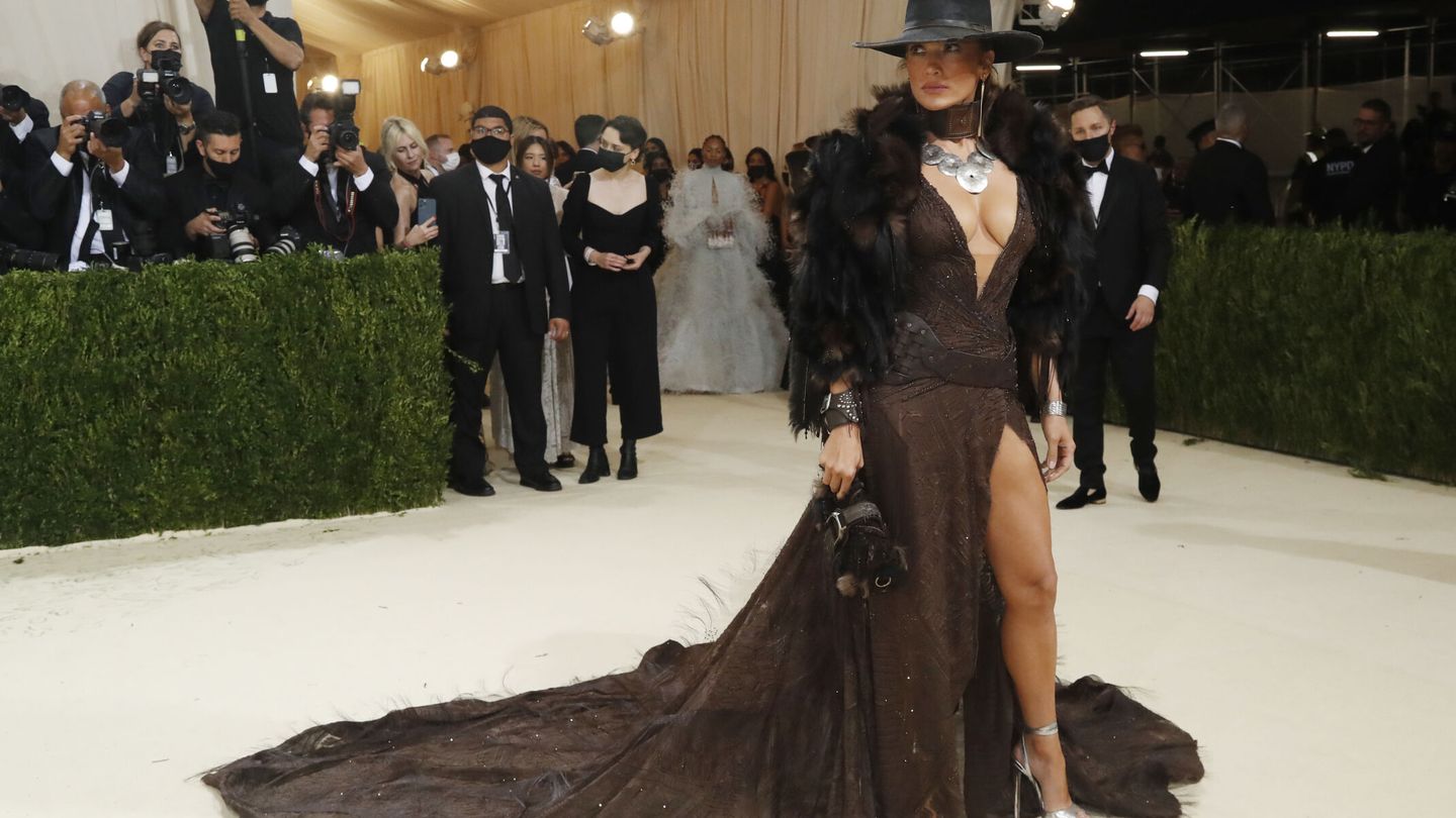 Jennifer Lopez, impresionante en la red carpet. (Getty)