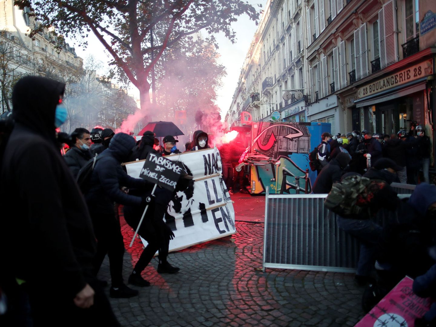 Protestas y disturbios en las calles de París. (Reuters)
