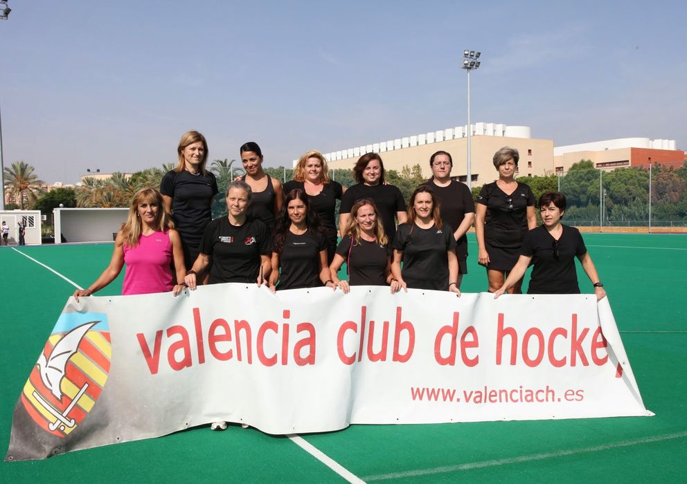 Foto: Las madres del Valencia Club de Hockey.