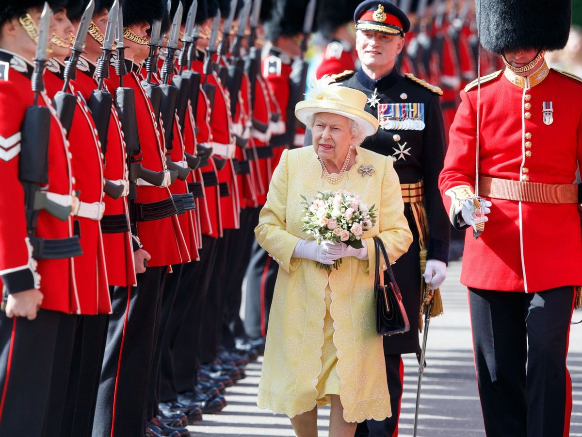 Foto: La reina, en una ceremonia en Holyroodhouse en 2019. (EFE)