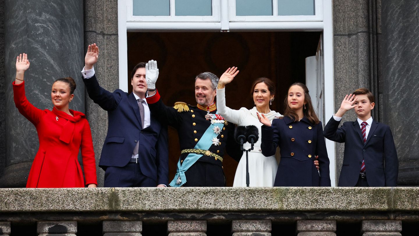 Denmark's newly proclaimed King Frederik and Queen Mary, Prince Christian, Princess Isabella, Prince Vincent and Princess Josephine gesture on the balcony of Christiansborg Palace, following the abdication of former Queen Margrethe who reigned for 52 years, in Copenhagen, Denmark, January 14, 2024. REUTERS Wolfgang Rattay