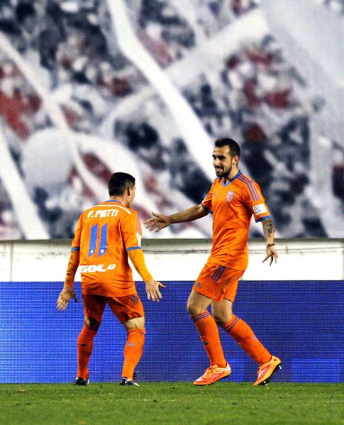 Foto: Paco Alcácer y Pablo Piatti celebran el primer gol del Valencia (Efe).