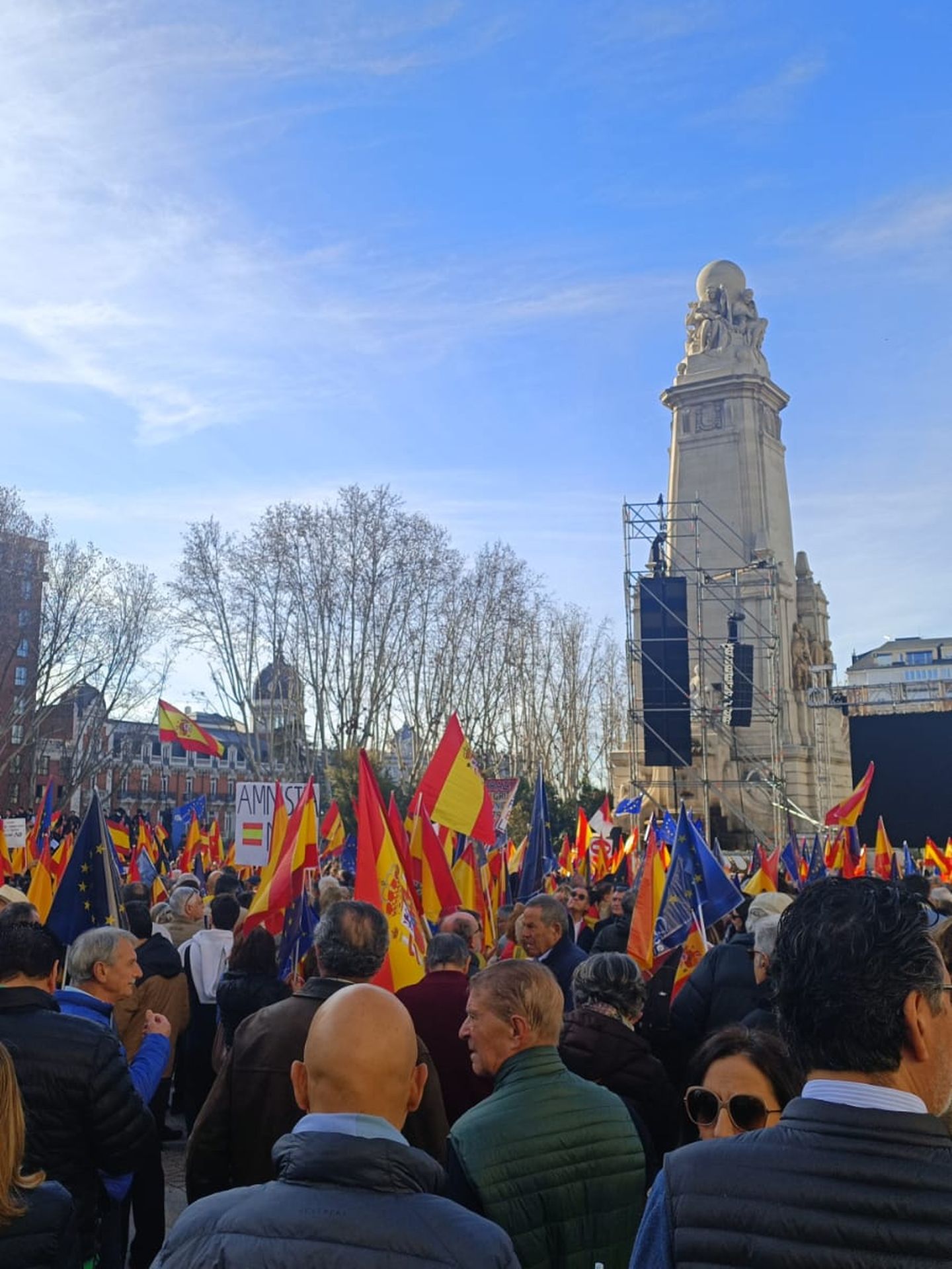 La Plaza de España se va llenando de manifestantes