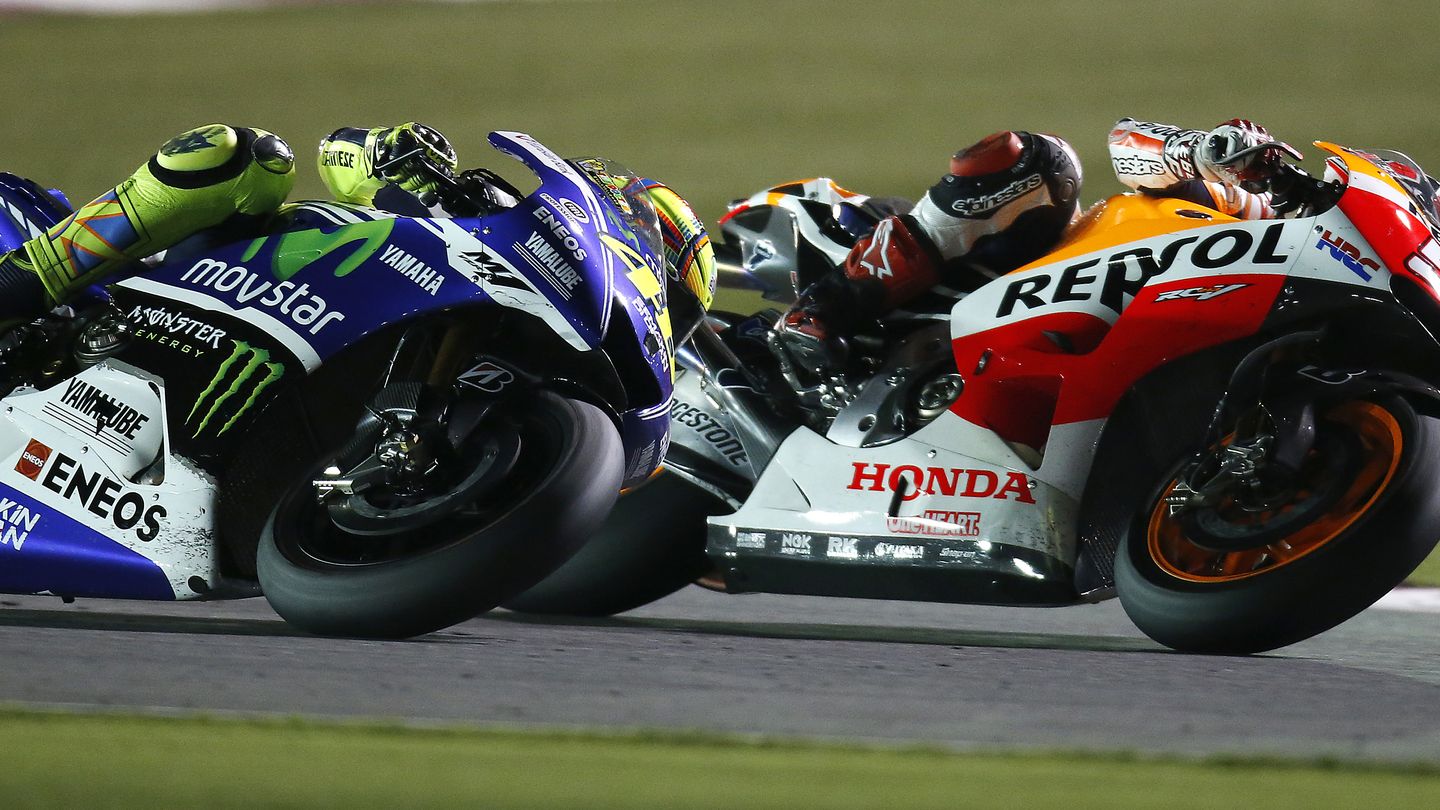Márquez y Rossi durante la carrera (Repsol Media | Jaime Olivares y Friedemann Kirn)