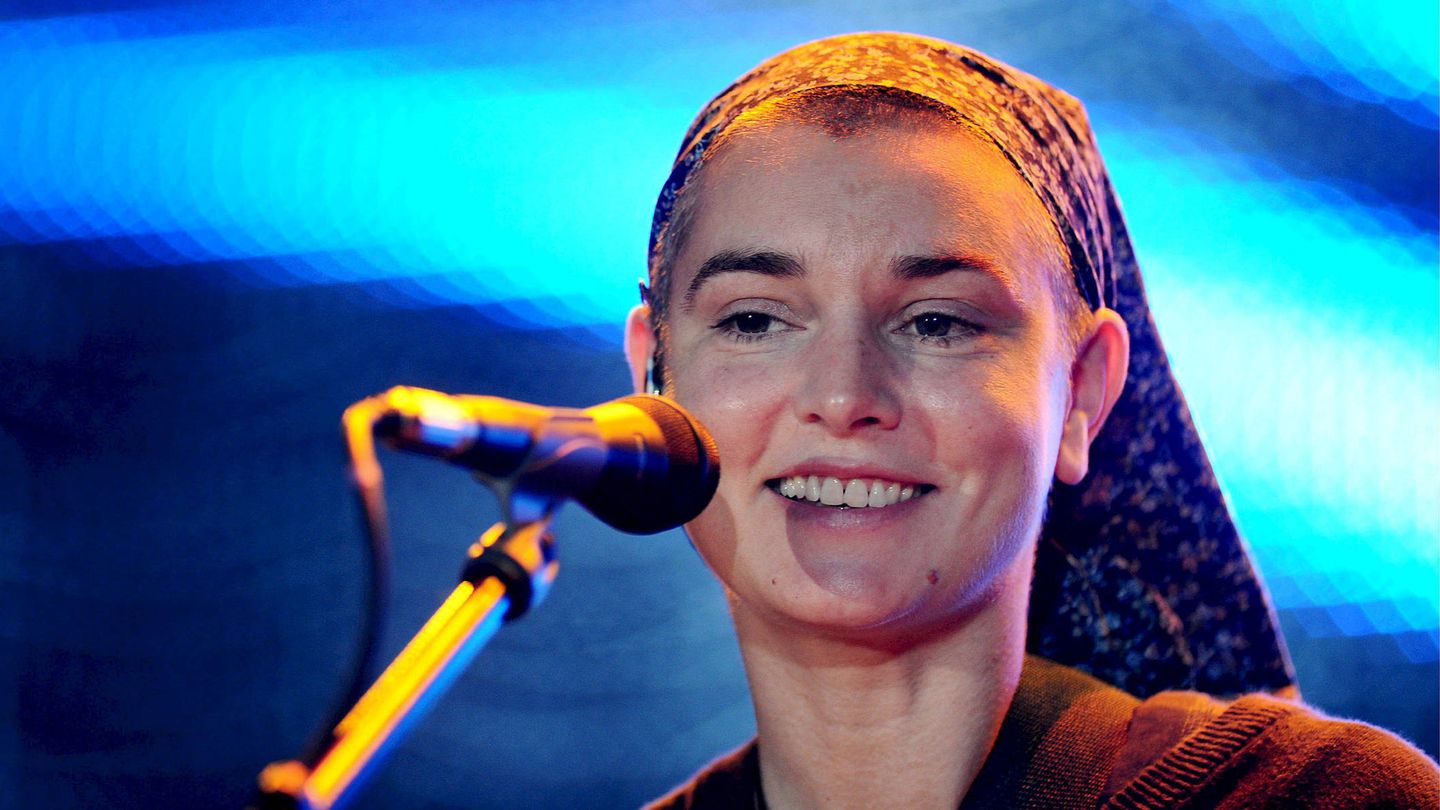 La irlandesa Sinéad O'Connor, en una actuación en Polonia en 2008. (EFE)