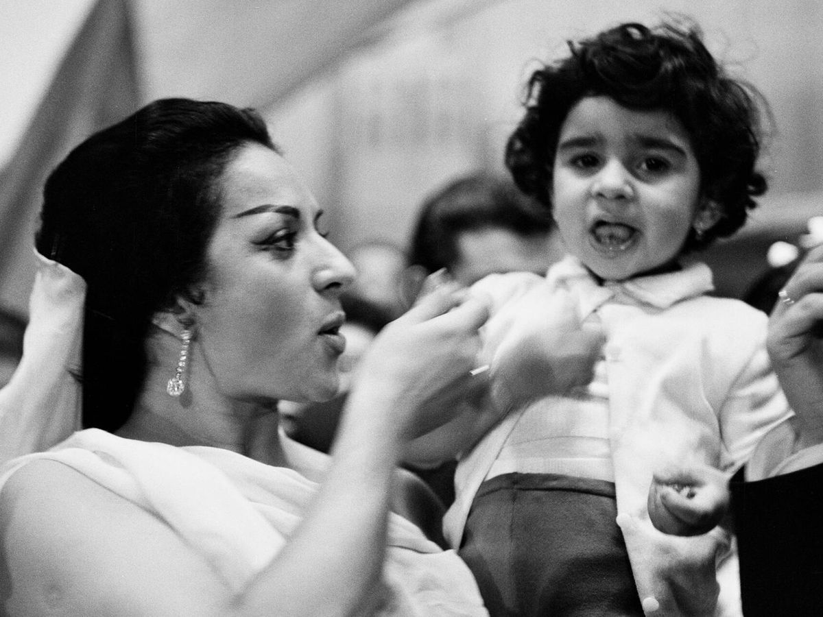 Foto: Lola Flores con su hijo Antonio en 1963. (Getty/Cover/Gianni Ferrari)