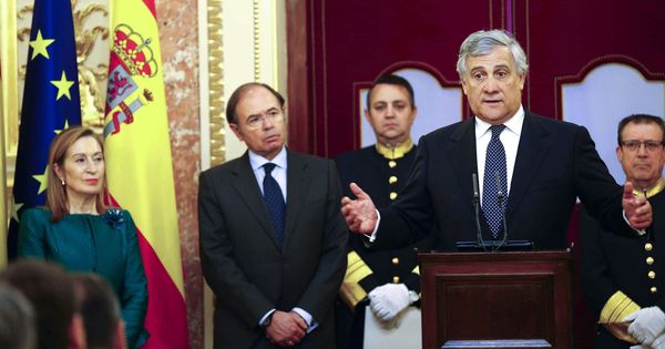 Foto: El presidente del Parlamento Europeo, Antonio Tajani (d), pronuncia unas palabras en el Congreso de los Diputados. (EFE)