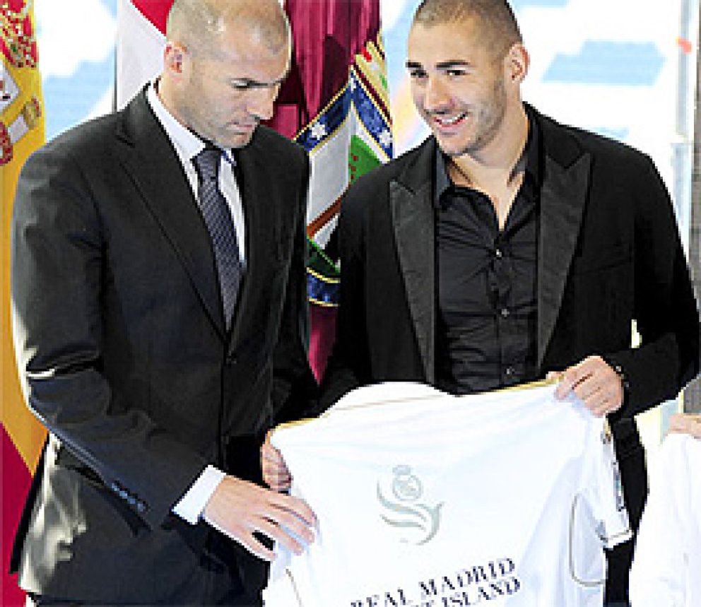 Foto: Zidane salva la cabeza de Benzema cuando el Real Madrid ya no contaba con el francés