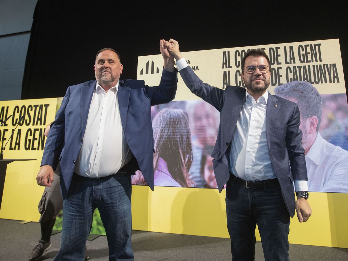 Foto: Oriol Junqueras con Pere Aragonès en el acto final de campaña (EFE).–