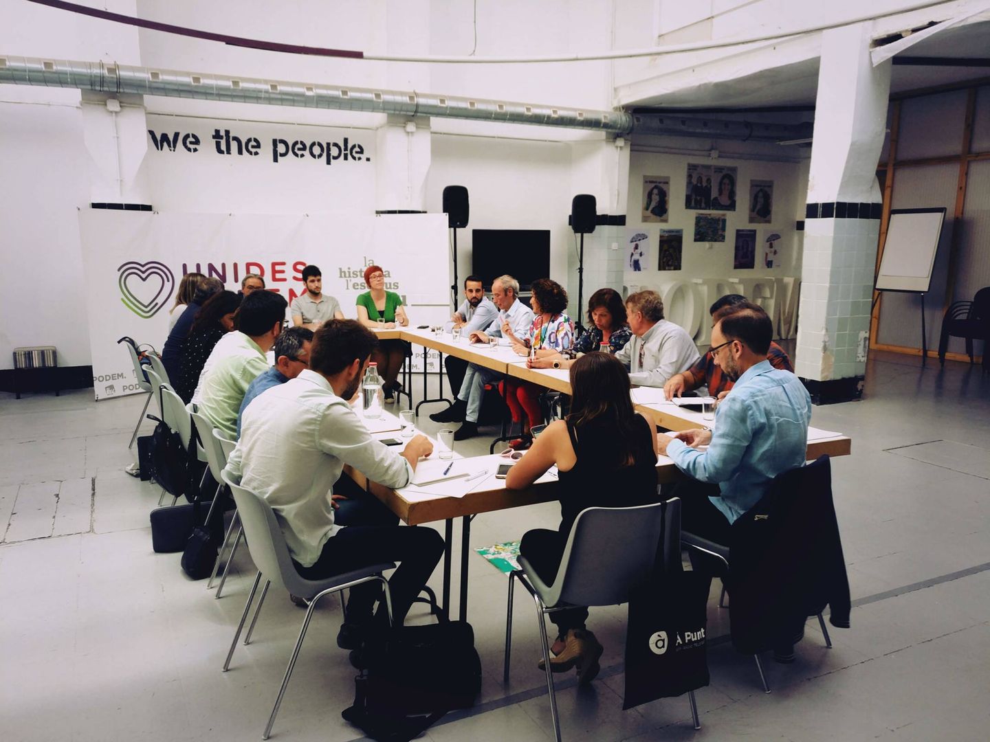 La comisión negociadora del Botànic, en la reunión celebrada en la sede de Podemos en Valencia.
