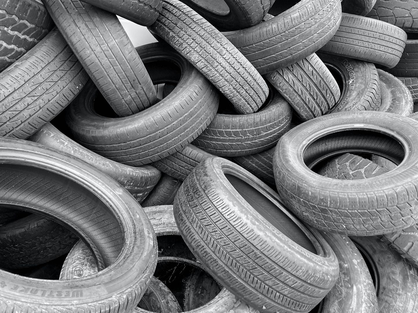 Se espera que a lo largo de este año se eliminen las toneladas de neumáticos usados que quedan. (Unsplash)