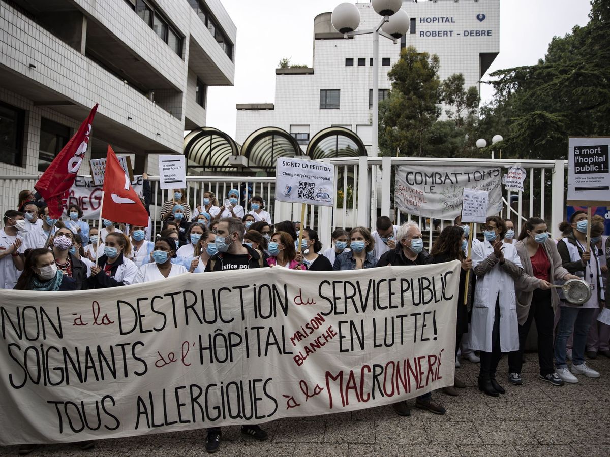 Foto: Protesta de trabajadores sanitarios en París (EFE)