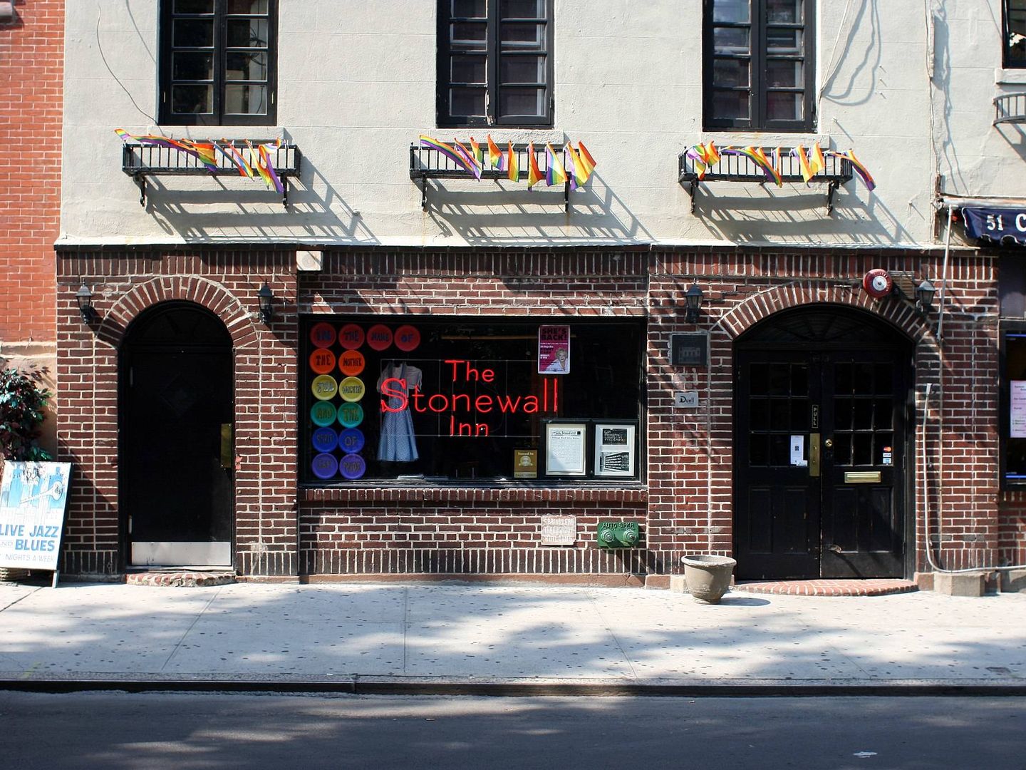 Bar Stonewall, en Nueva York, lugar de nacimiento del movimiento gay internacional | Foto: Johannes Jordan-CC