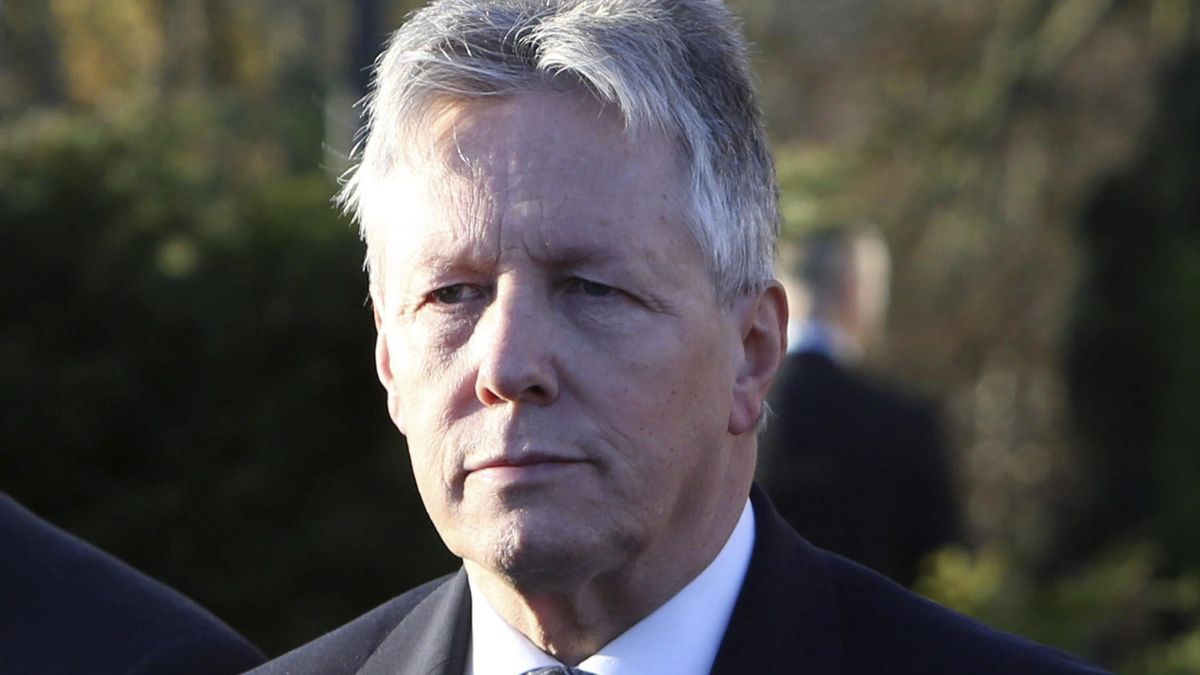 Dimite el primer ministro de Irlanda del Norte tras los rumores sobre el IRA